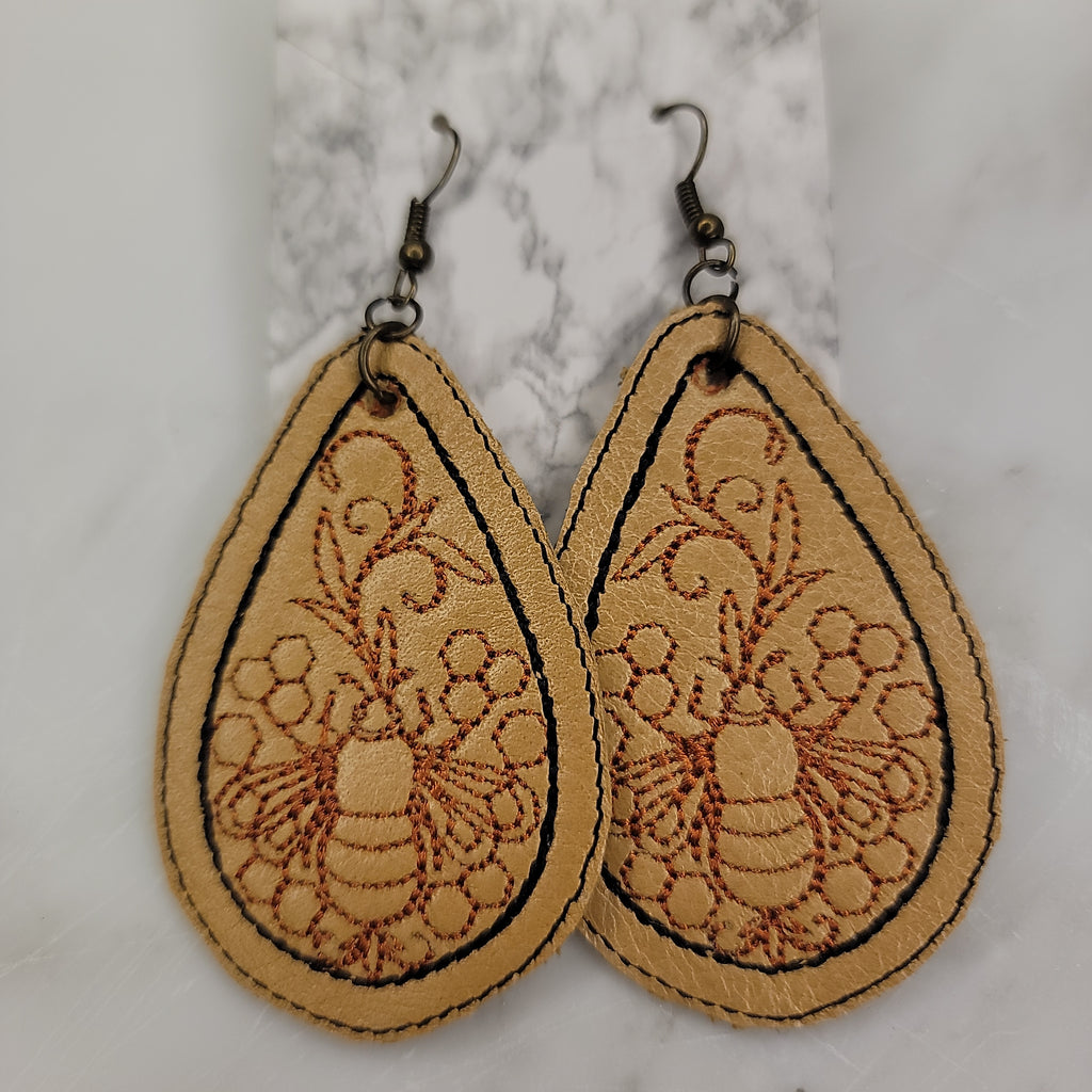 Leather embroiderd earings